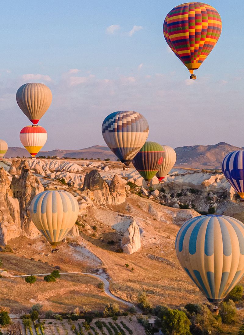 Globos aerostáticos volando en la región de Capadocia.